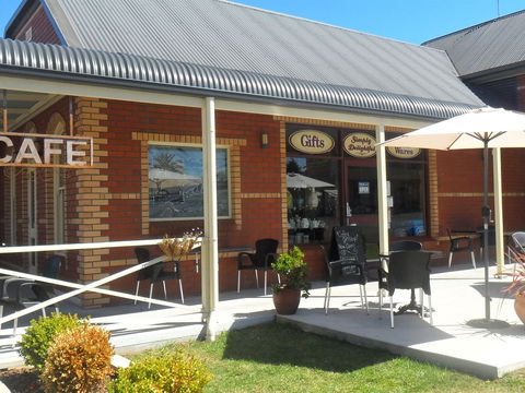 Sheffield Motor Inn - Accommodation Redcliffe 2