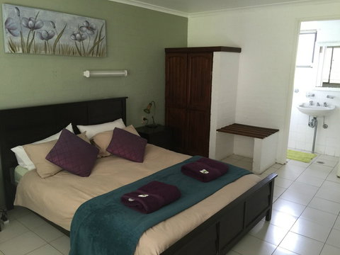 Sinclairs Country Retreat - Accommodation Redcliffe 0
