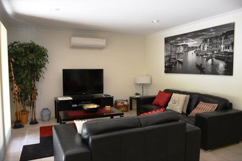 Wagga Riverside Apartments - Accommodation Redcliffe 2