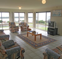 Water View House - Accommodation Redcliffe