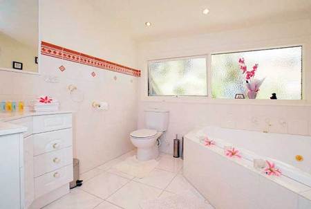 Annie Roe's Luxury Bed And Breakfast - Accommodation Redcliffe 4