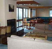 Trackers Mountain Lodge - Accommodation Redcliffe