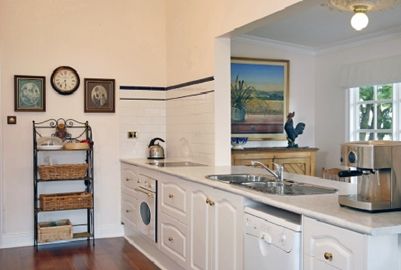 Forest Edge Country House - Accommodation Redcliffe 3