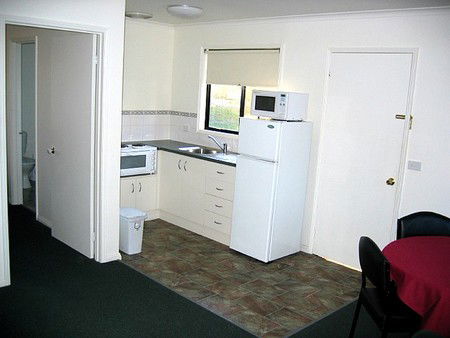 A Line Holiday Village - Accommodation Redcliffe 2