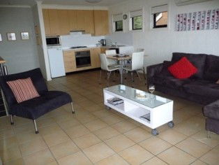 On The Esplanade - Accommodation Redcliffe 3