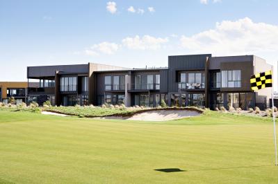 Golf Retreats Torquay - Accommodation Redcliffe 0