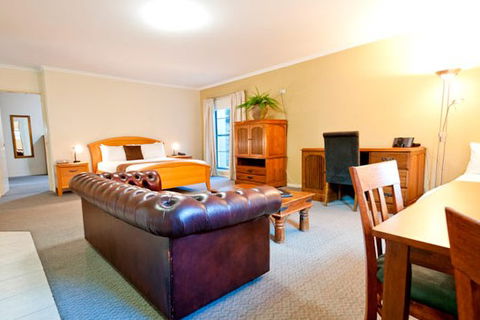 Quality Inn And Suites The Menzies - Accommodation Redcliffe 2