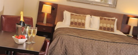 Oscar's Hotel & Cafe Bar - Accommodation Redcliffe 2