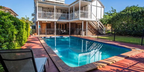 Ainslie Manor BandB - Accommodation Redcliffe 7
