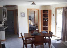 Yakkalla Holiday Cottage - Accommodation Redcliffe 2
