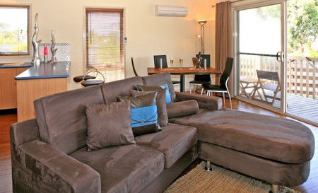 Anglesea Overboard Seaside Cottage - Accommodation Redcliffe 5