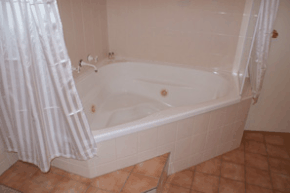 Burke  Wills Motor Inn - Accommodation Redcliffe