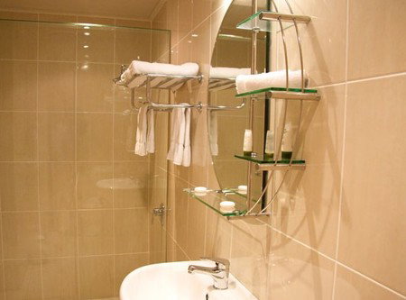 Shangri-La Gardens - Accommodation Redcliffe 3
