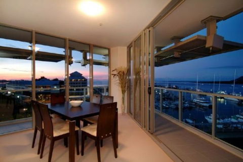 Cairns Luxury Apartments, Harbourlights Complex - Accommodation Redcliffe 0