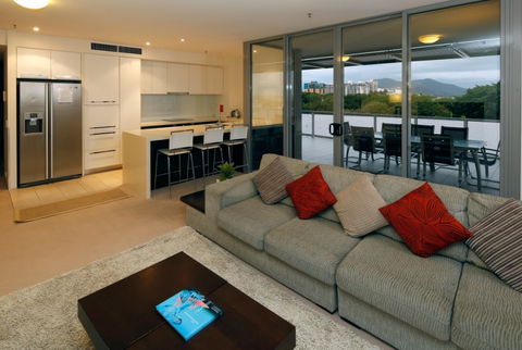 Cairns Luxury Apartments, Harbourlights Complex - Accommodation Redcliffe 6