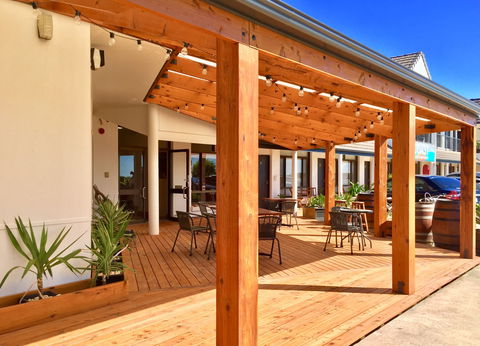COAST Motel And Apartments - Accommodation Redcliffe 3