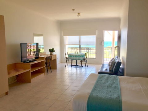 COAST Motel And Apartments - Accommodation Redcliffe 6