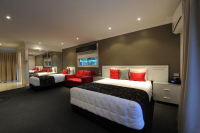 The Gateway Village Holiday Park - Accommodation Redcliffe 0