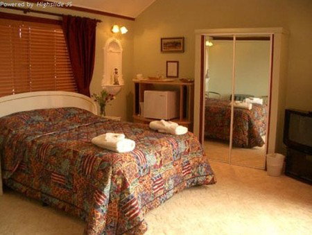 Ainslie Manor BandB - Accommodation Redcliffe 4