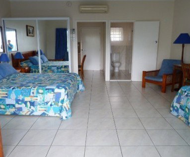 Airlie Court Holiday Units - Accommodation Redcliffe 0