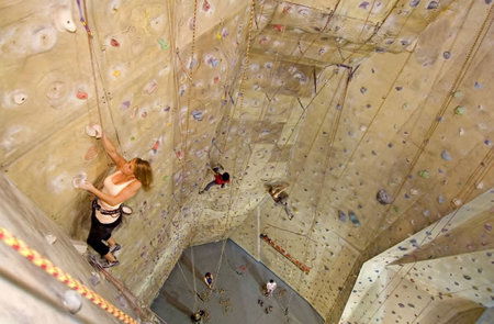 Cliffhanger Climbing Gym - Accommodation Redcliffe 3