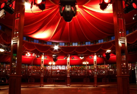 Wonderland Under The Melbourne Star - Accommodation Redcliffe 2