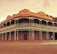 State Hotel - Accommodation Redcliffe