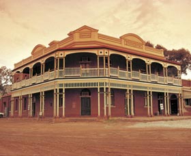 State Hotel - Accommodation Redcliffe 0