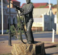 Miners Monument - Accommodation Redcliffe