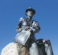 Paddy Hannans Statue - Accommodation Redcliffe