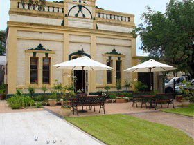 Williamstown SA Accommodation Redcliffe