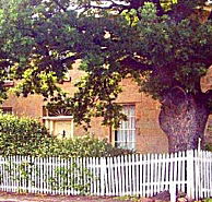 Oak Lodge - Accommodation Redcliffe