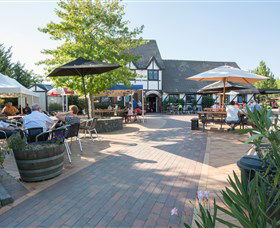George Harcourt Inn - Accommodation Redcliffe 0