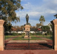 Dalby War Memorial and Gates - Accommodation Redcliffe