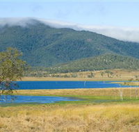 Lake Elphinstone - Accommodation Redcliffe