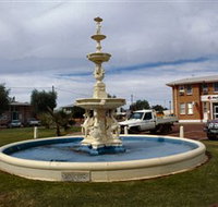 Cunnamulla War Memorial Fountain - Accommodation Redcliffe