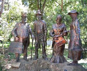Dad, Dave, Mum And Mabel - Accommodation Redcliffe 1