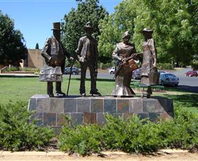 Dad, Dave, Mum And Mabel - Accommodation Redcliffe 2
