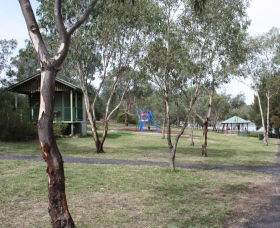 Lake Inverell Reserve - Accommodation Redcliffe 1