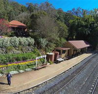 Spring Bluff Railway Station - Accommodation Redcliffe