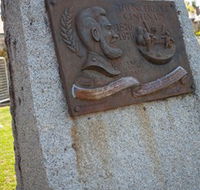 Thunderbolt's Statue and Constable Walker Memorial - Accommodation Redcliffe