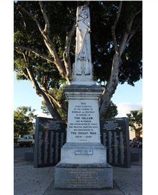 Emerald War Memorial - Accommodation Redcliffe 1