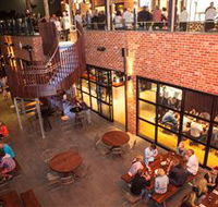 American Hotel - Accommodation Redcliffe