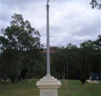 The Coronation Lamp Memorial - Accommodation Redcliffe