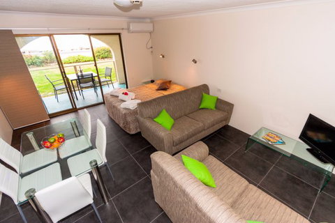 Edgewater Gardens - Accommodation Redcliffe 0