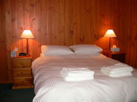 Greenwood Cabin - Accommodation Redcliffe 0