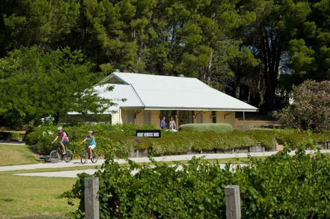 Tour De Vines - Accommodation Redcliffe 0