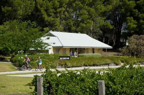 Tour De Vines - Accommodation Redcliffe 3