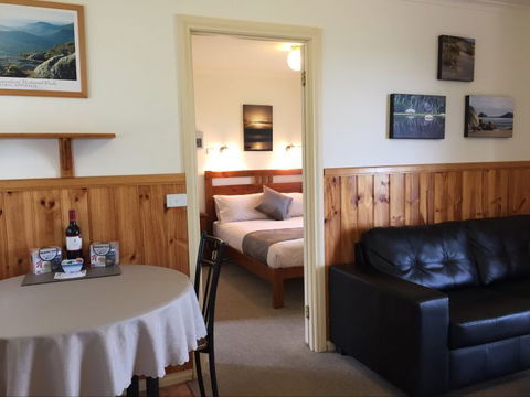 Promhills Cabins - Accommodation Redcliffe 7