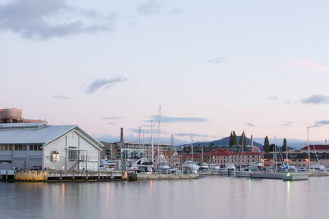 Hobart City Sightseeing Tour Including MONA Admission - Accommodation Redcliffe 6